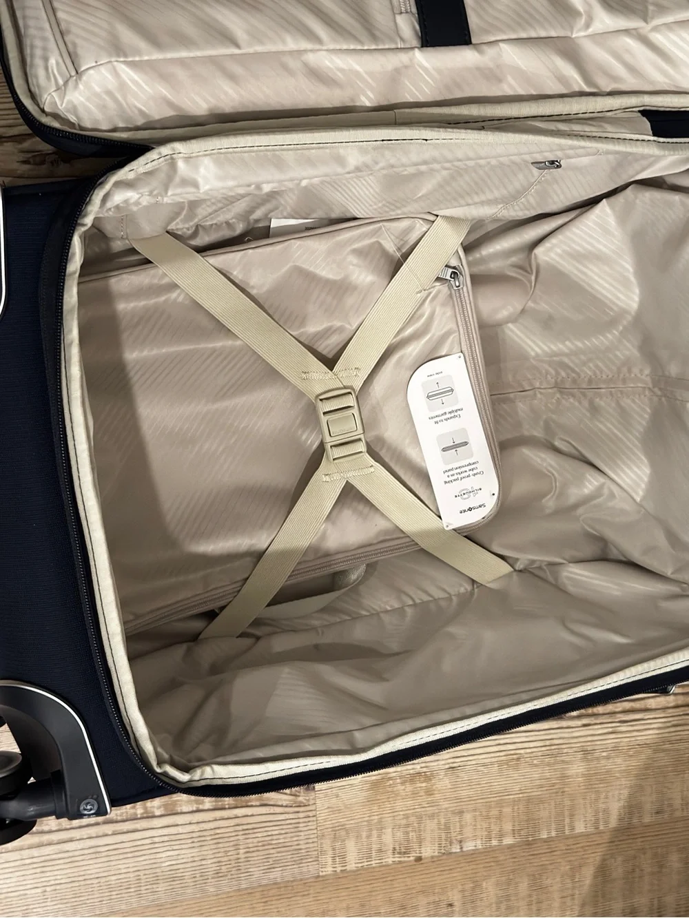 Samsonite Deep Navy Spinner Carry-On Silhouette 18 Softside Suitcase travel bag